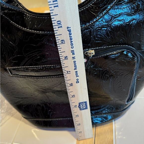 Cowgirl Trendy Black Patent Vinyl Conceal Carry Bag - Picture 14 of 16